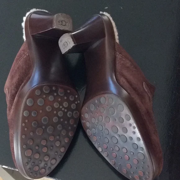 UGG Brown Suede Shoes Perfect for Fall - Picture 2 of 5